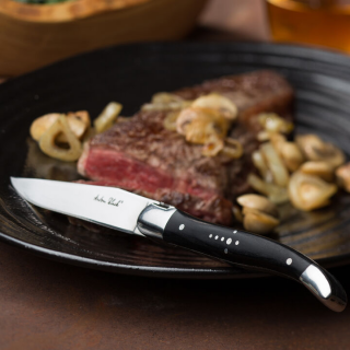 Steak knives