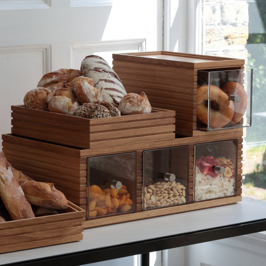 Craster Flow Oak Triple Bread Box 349 × 530 × 190mm
13.7 × 20.9 × 7.4 in